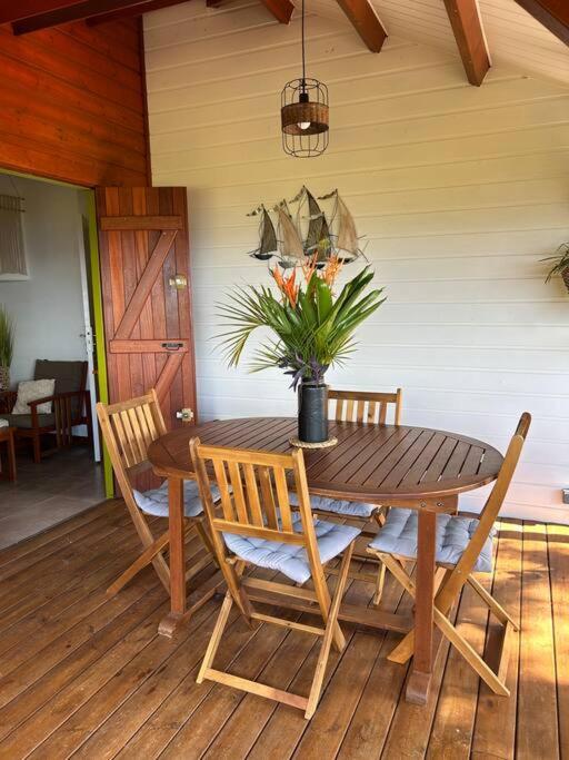 Bungalow, Gite Les Fleurs Du Colibri Буйянт Екстериор снимка