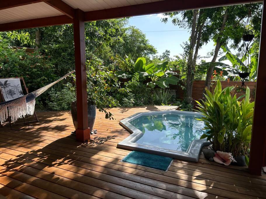Bungalow, Gite Les Fleurs Du Colibri Буйянт Екстериор снимка